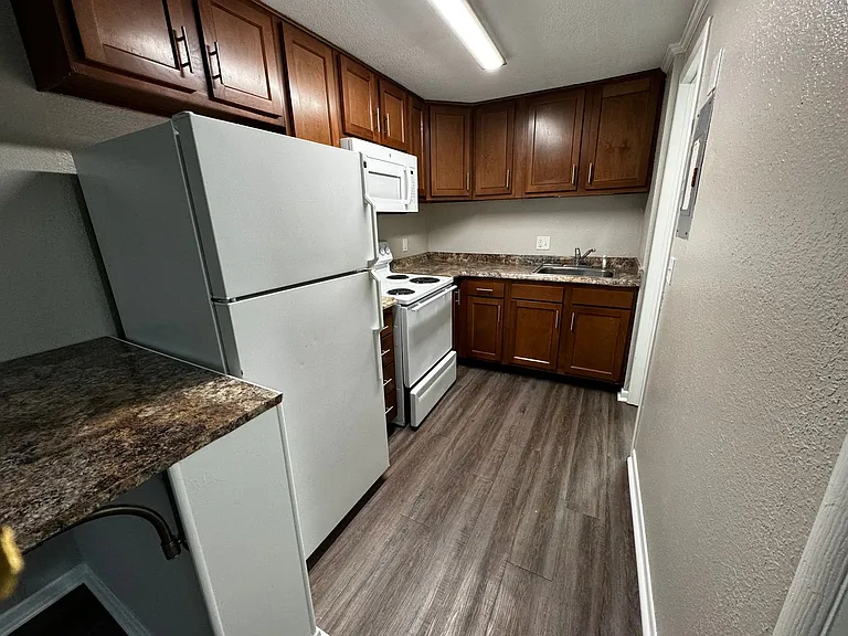 Poplar Ridge Apartments — Photo 36