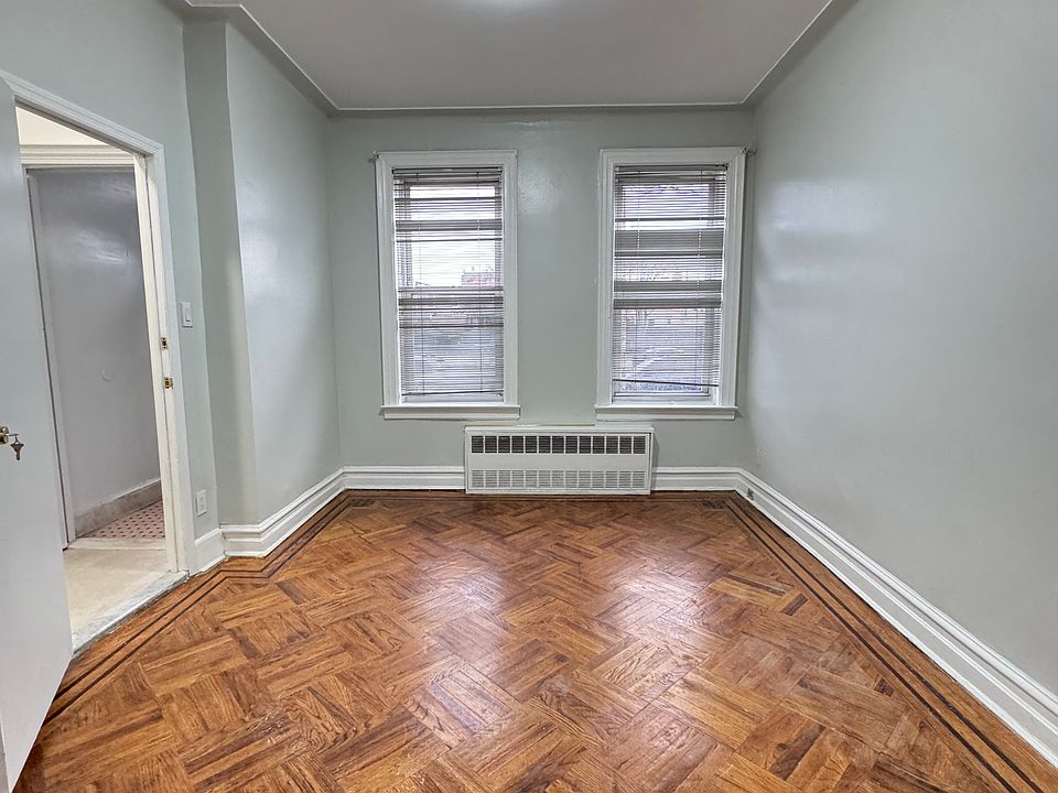 1st image of 2421 W 2nd St Floor 1
