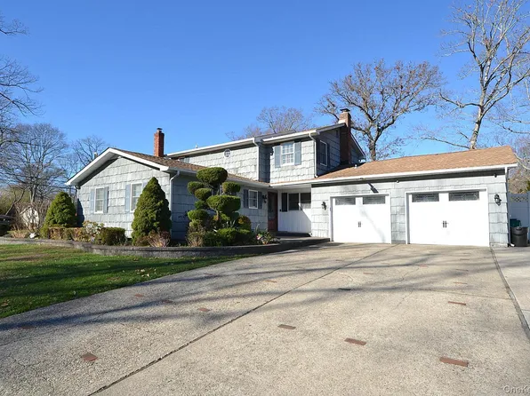27 Albright Road, Coram, NY 11727