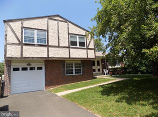 142 Joanne Rd, Holland, PA 18966