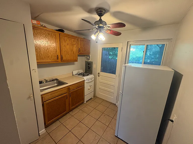 1-19 Pennridge Ct #4 — Photo 4