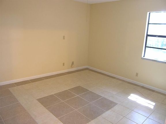 5th image of 2051 Sunset Grove Ln