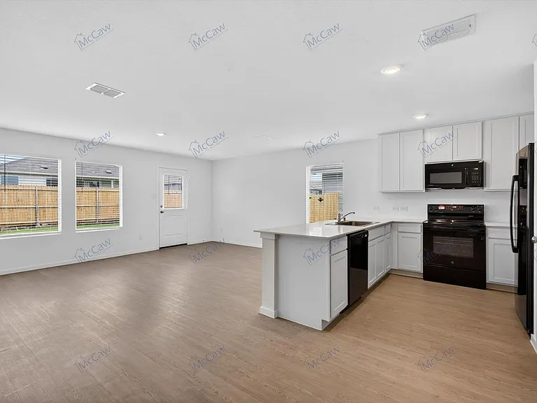 639 Montclair Ave — Photo 2