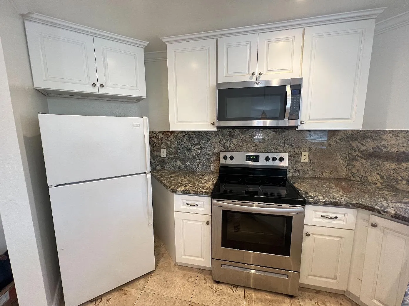 1 bed, 704 sqft, $2,700 — Photo 2