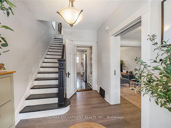 5th image of 30 Lottridge St