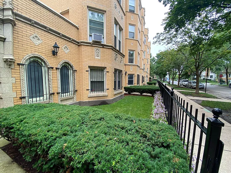 Central Park Apartments — Photo 7