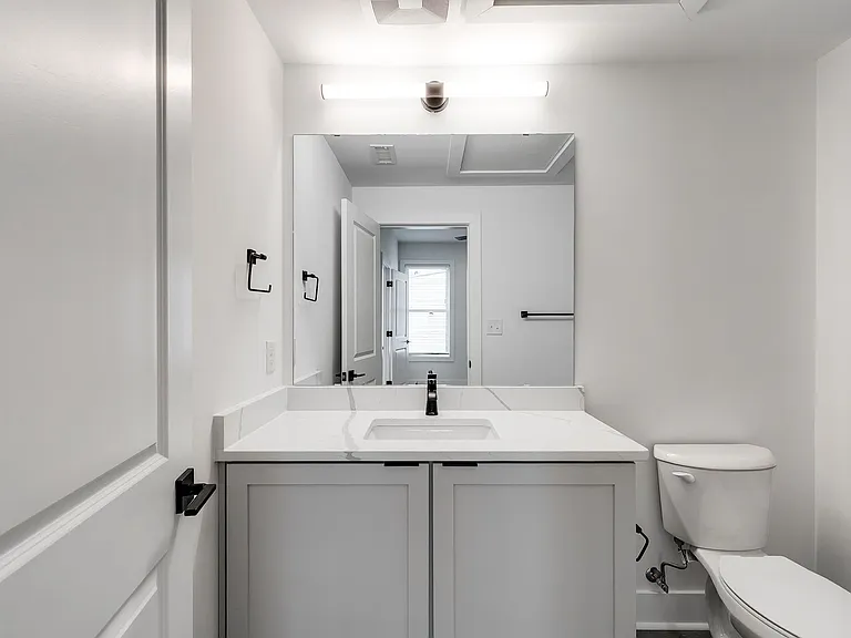 3308 E Marshall St — Photo 26
