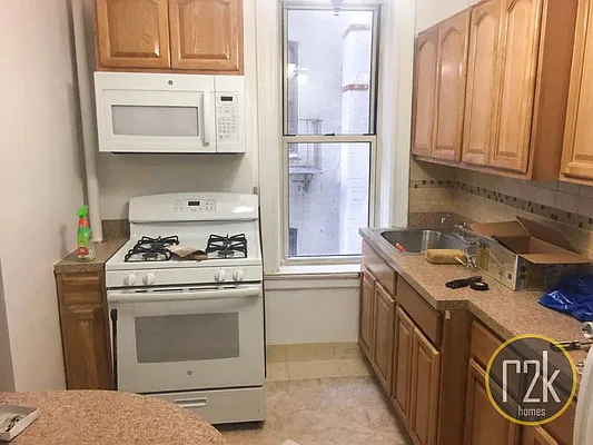 Rented by Realty 2000 Corp | media 9