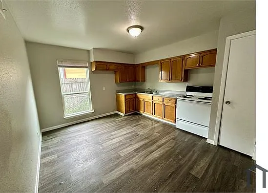 2 bed, 725 sqft, $995 — Photo 2