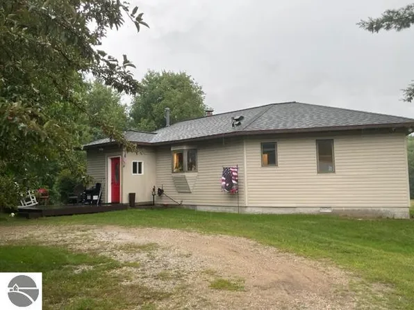 11601 Lund School Rd SW, Fife Lake, MI 49633