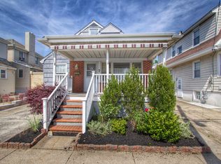 7 S Washington Ave, Ventnor, NJ 08406
