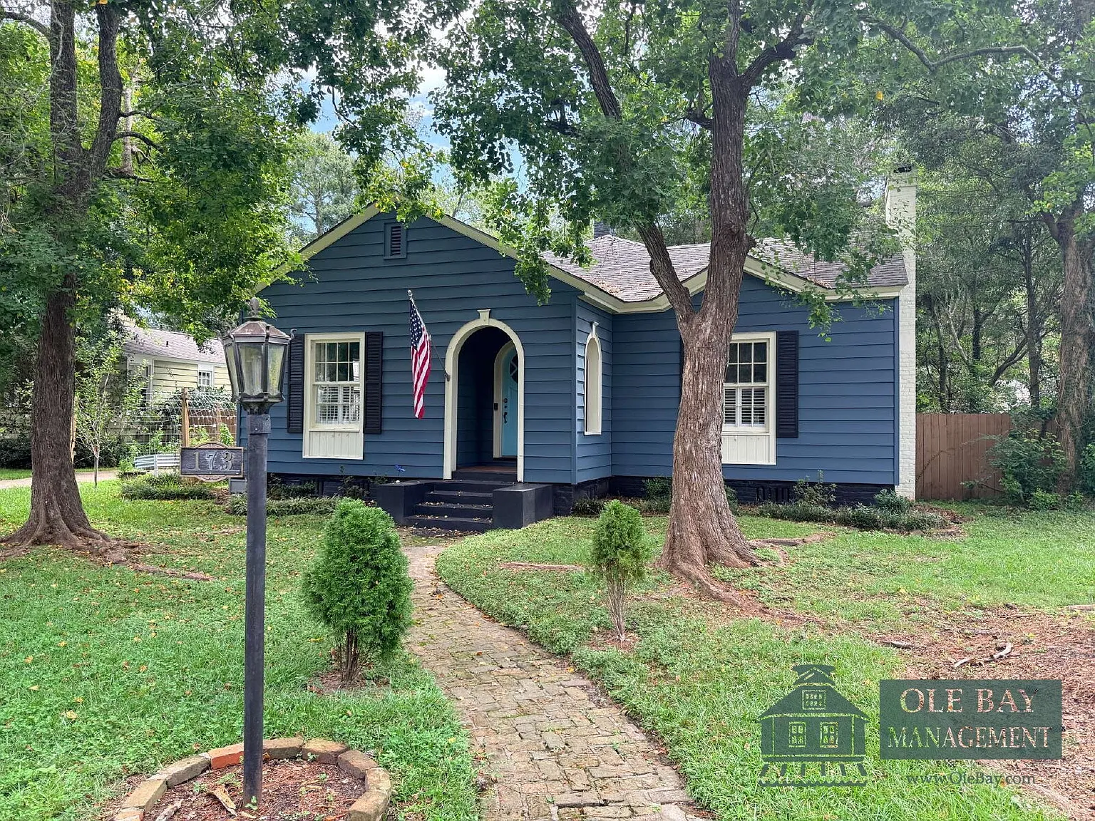 3 bed, 2.0 bath, 2100 sqft, $2,050 — Photo 1
