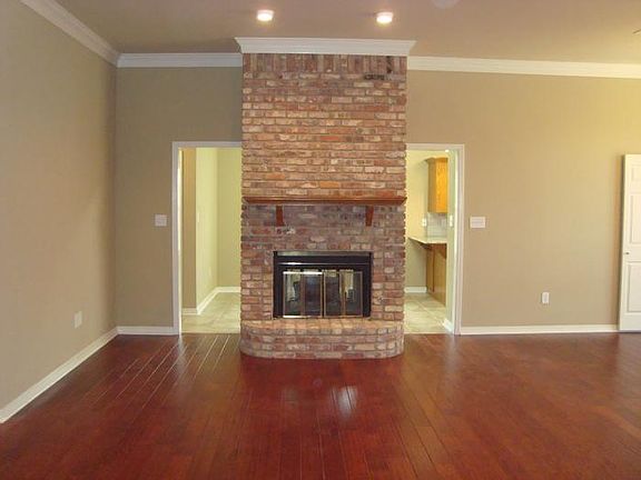 2nd image of 515 Parklane Dr