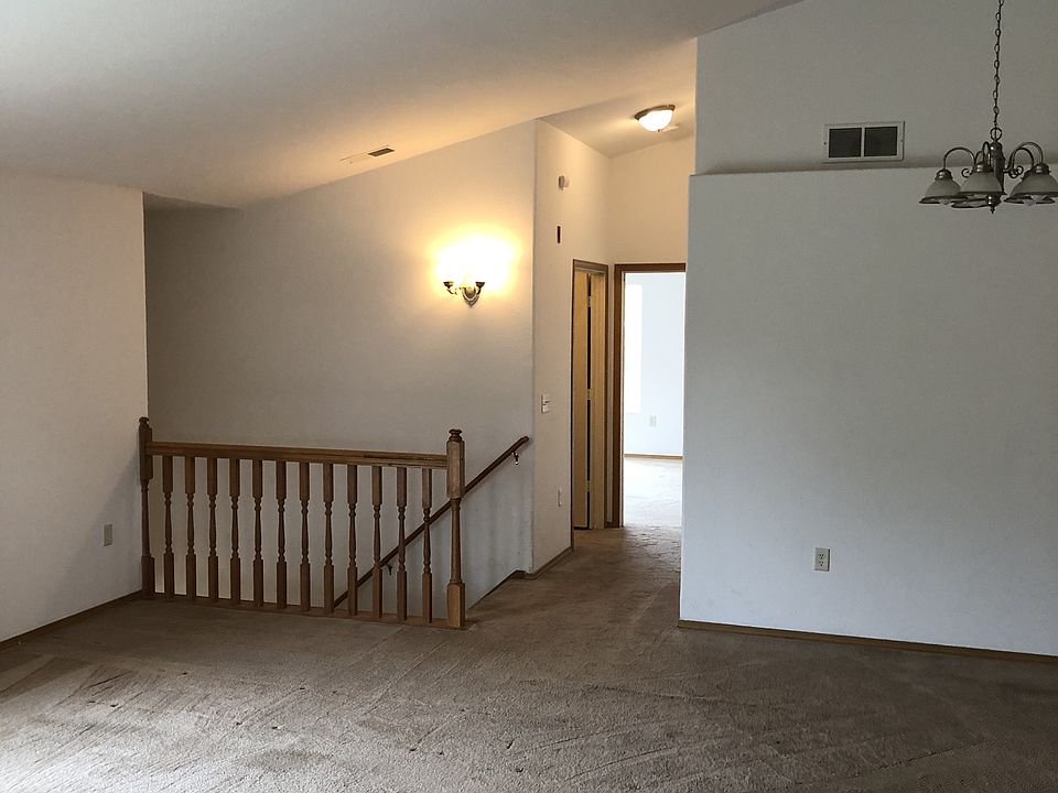 LC215A - Living Room-Stairs_10072019