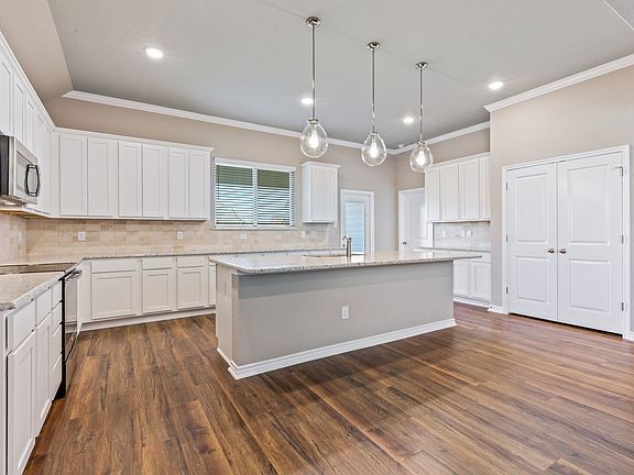5th image of 7814 Kendall Hill Dr