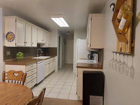 3rd image of 271 Brookfield Ln