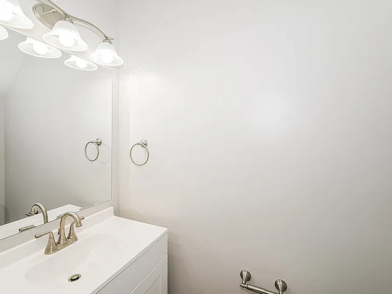 100 Bath Cir — Photo 16