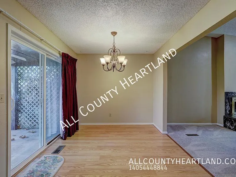 841 N Robinson Ave — Photo 6