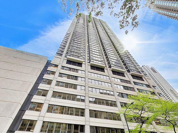 3rd image of 30 E Huron St APT 4007