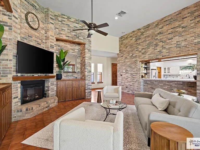 1301 Palm Valley Dr E — Photo 10