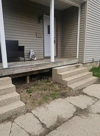 133 S Chicago Ave — Photo 2