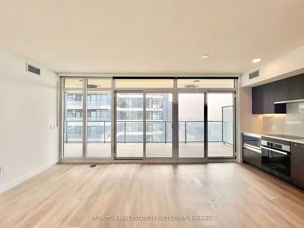 1 Concord Cityplace Way #4210, Toronto, ON M5V 0X3