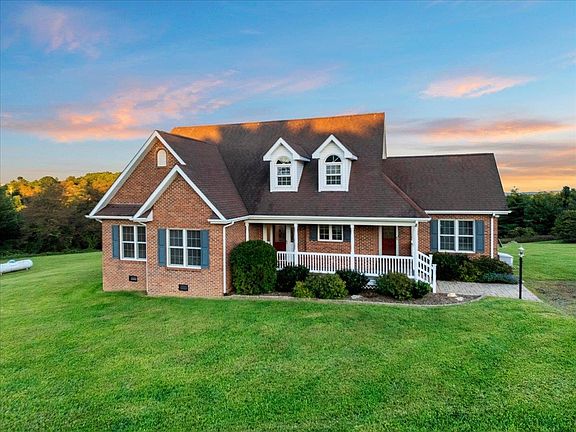 3rd image of 217 Alpine Ridge Ln