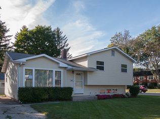 660 N Prairie Ave, Mundelein, IL 60060