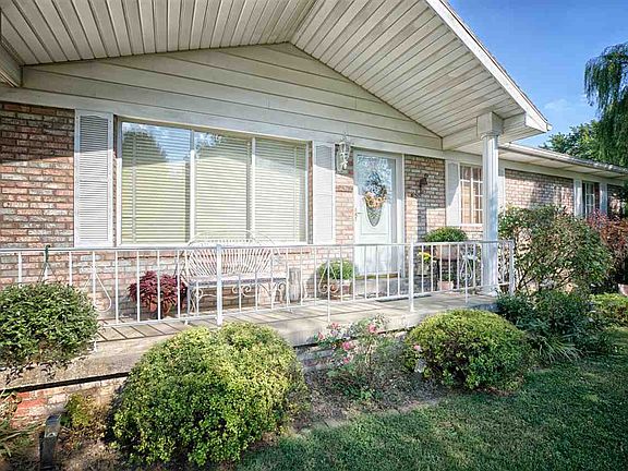 4th image of 2529 Woods Dr