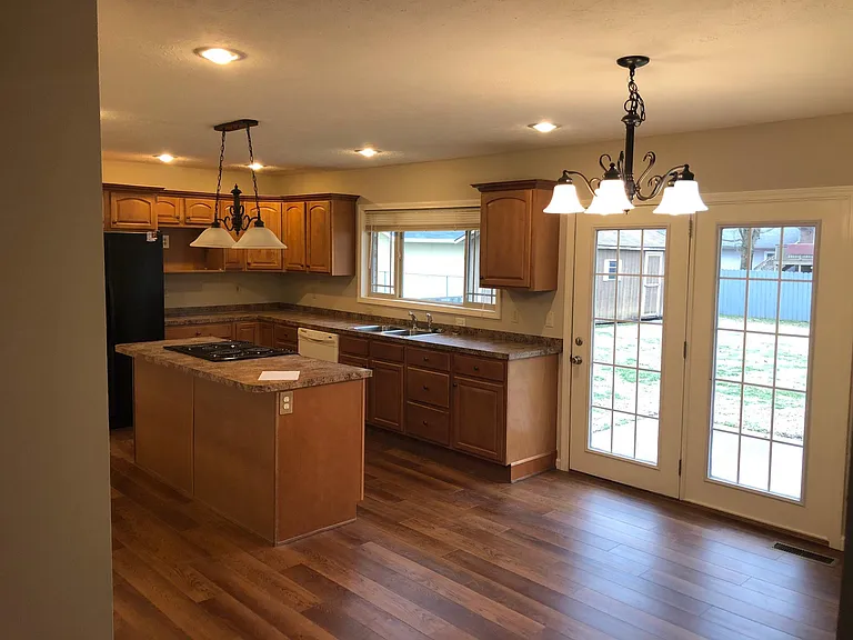 8711 Hanover Dr — Photo 6