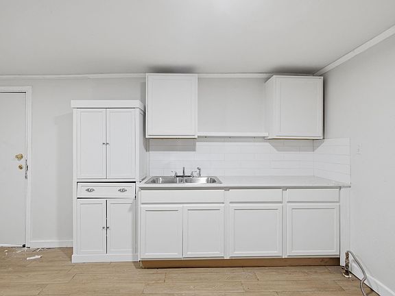 4th image of 412 Owens St