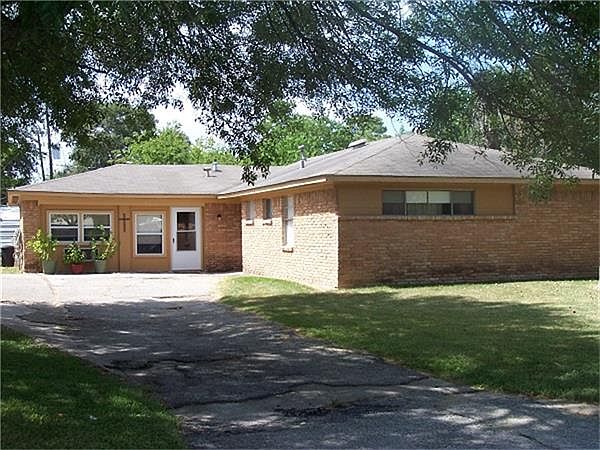 1st image of 16915 Woodburn Dr