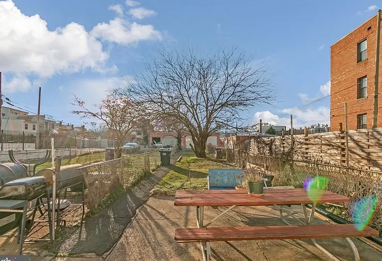 237 15th St SE — Photo 22