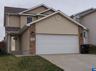1900 Flagstone Rd, Lincoln, NE 68521