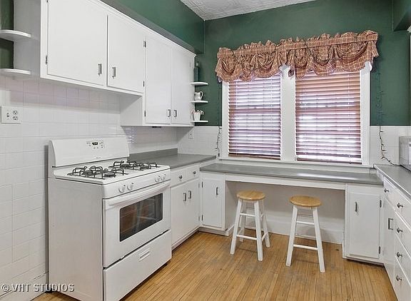 4th image of 811 W Douglas St