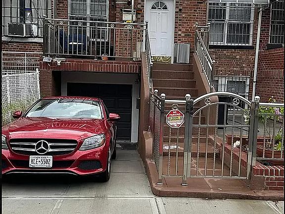 3rd image of 653 E 96th St Room 1