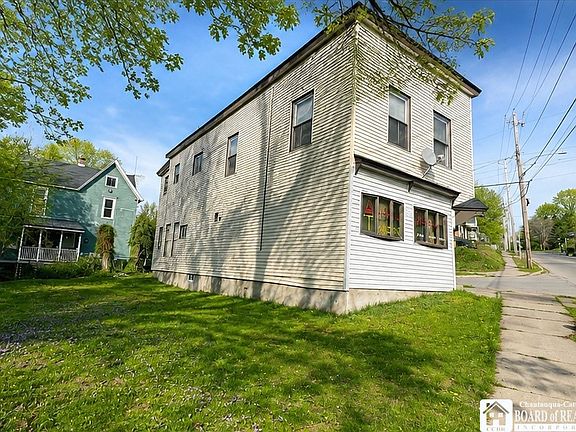 3rd image of 121 Willard St