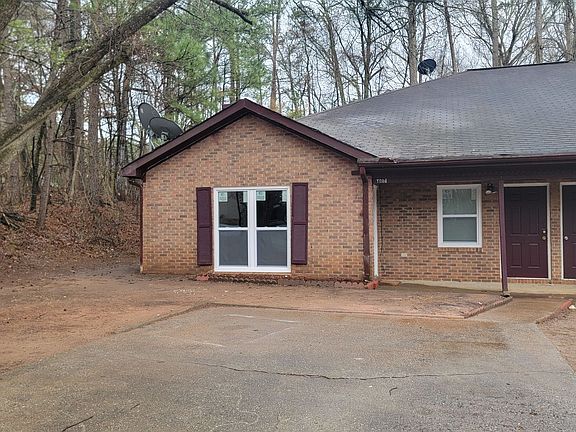 3rd image of 1084 Summer Brook Rd