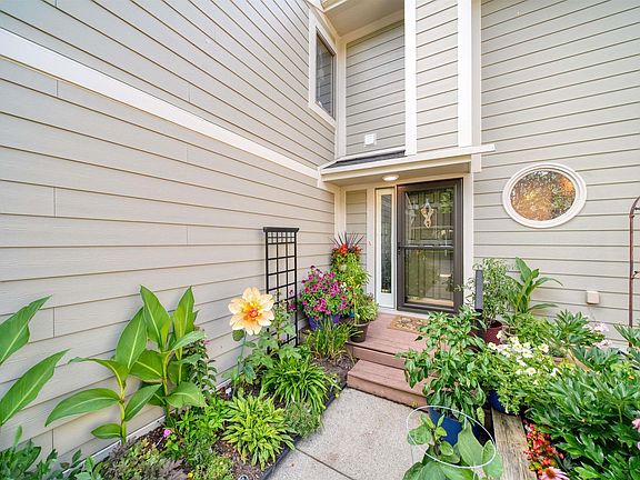 4th image of 288 Whitlock St