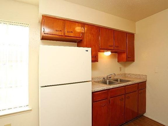 5th image of 2058 Royal Ln APT 1233