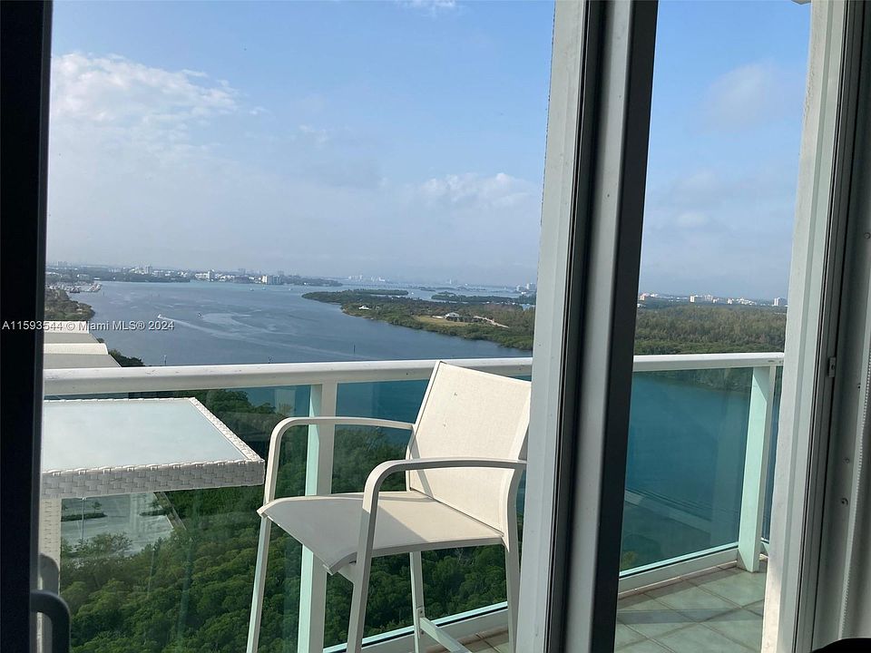 2nd image of 100 Bayview Dr #Penthouse 26