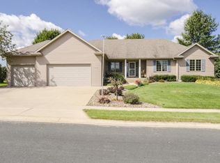 4935 Scenic Oak Dr SW, Rochester, MN 55902