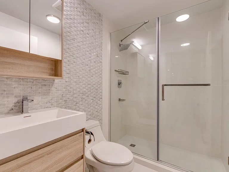 1425 Haro St #101 — Photo 16