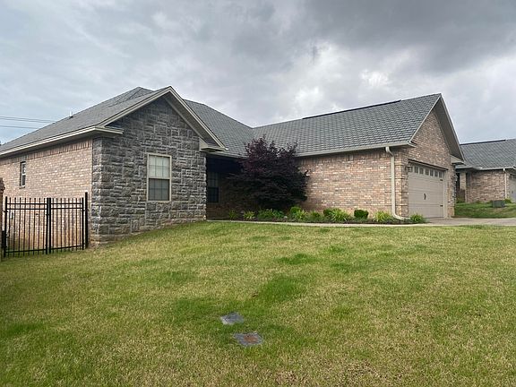 5th image of 47 Village Ct