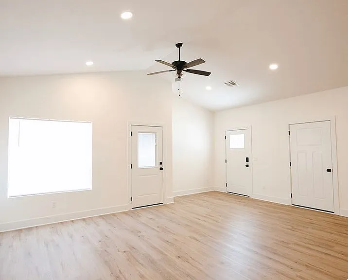 615 Briarbrook Ln — Photo 22