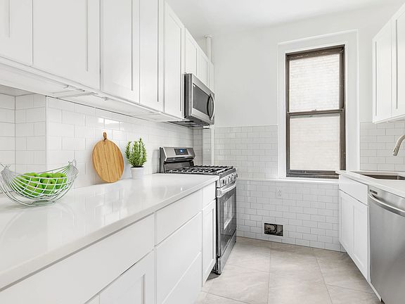 5th image of 225 Lincoln Pl APT 3F