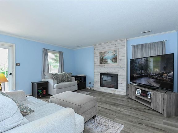 4th image of 4620 Lawndale Dr Unit E