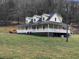 1166 Roberts Frk, New Milton, WV 26411
