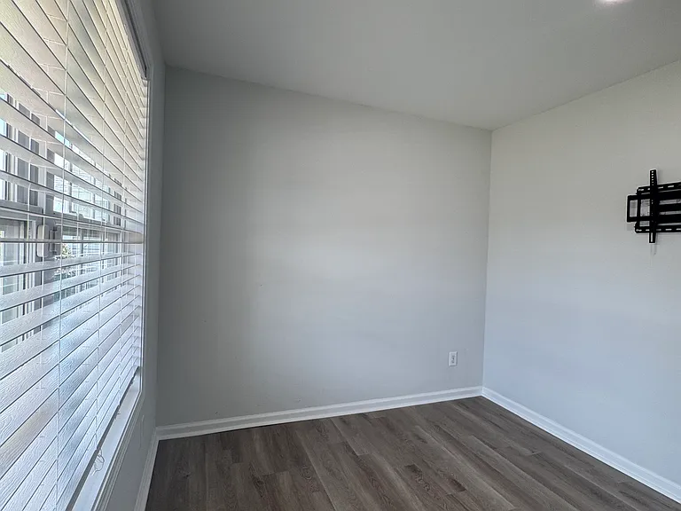 531 Mansfield Ln — Photo 11