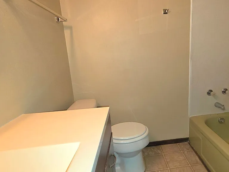 1005 E Guinevere St — Photo 9